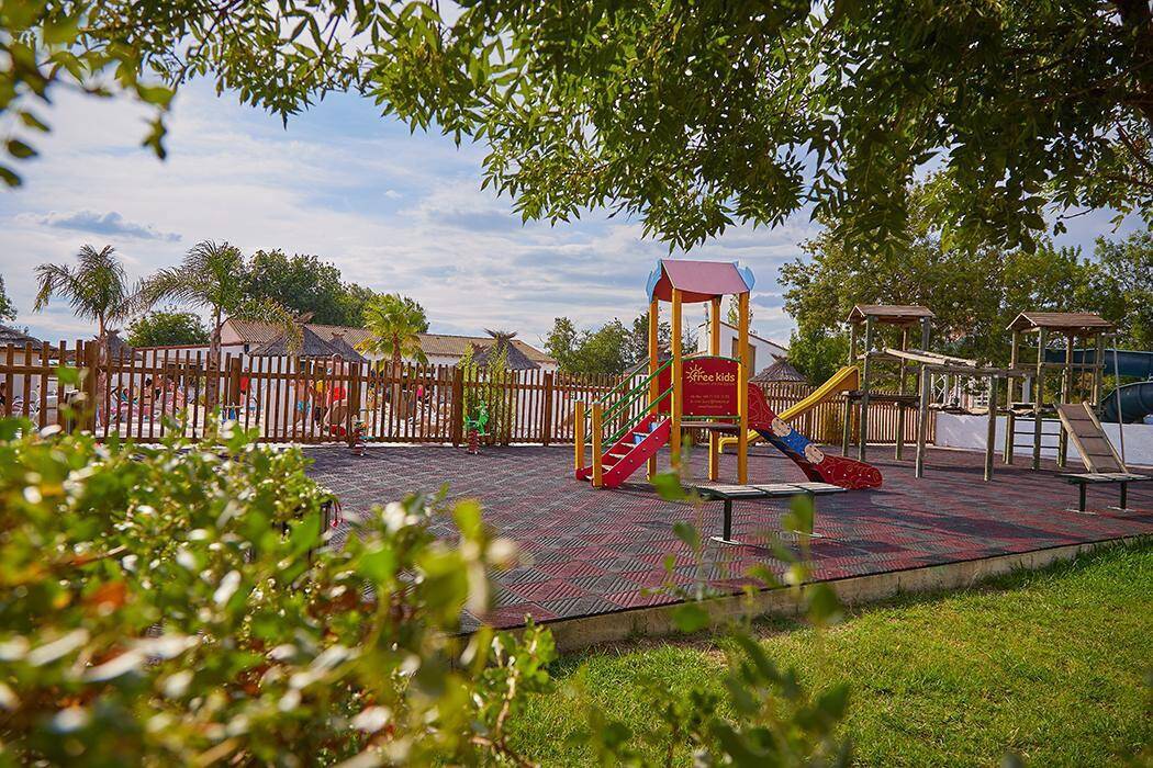 Camping Crin Blanc *** Provence Côte d'Azur photo 2 Tohapi